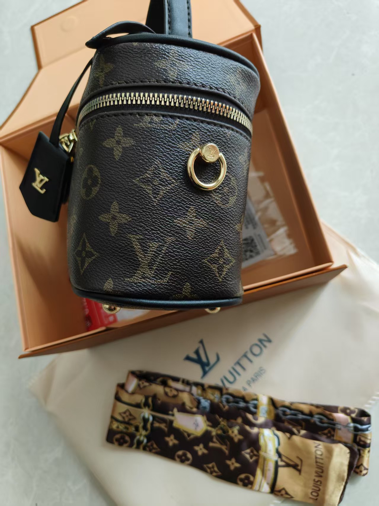 31$ dh LV 31357 Shoulder bag size 19X13X10 cm 91615223210 BY2461 gallery