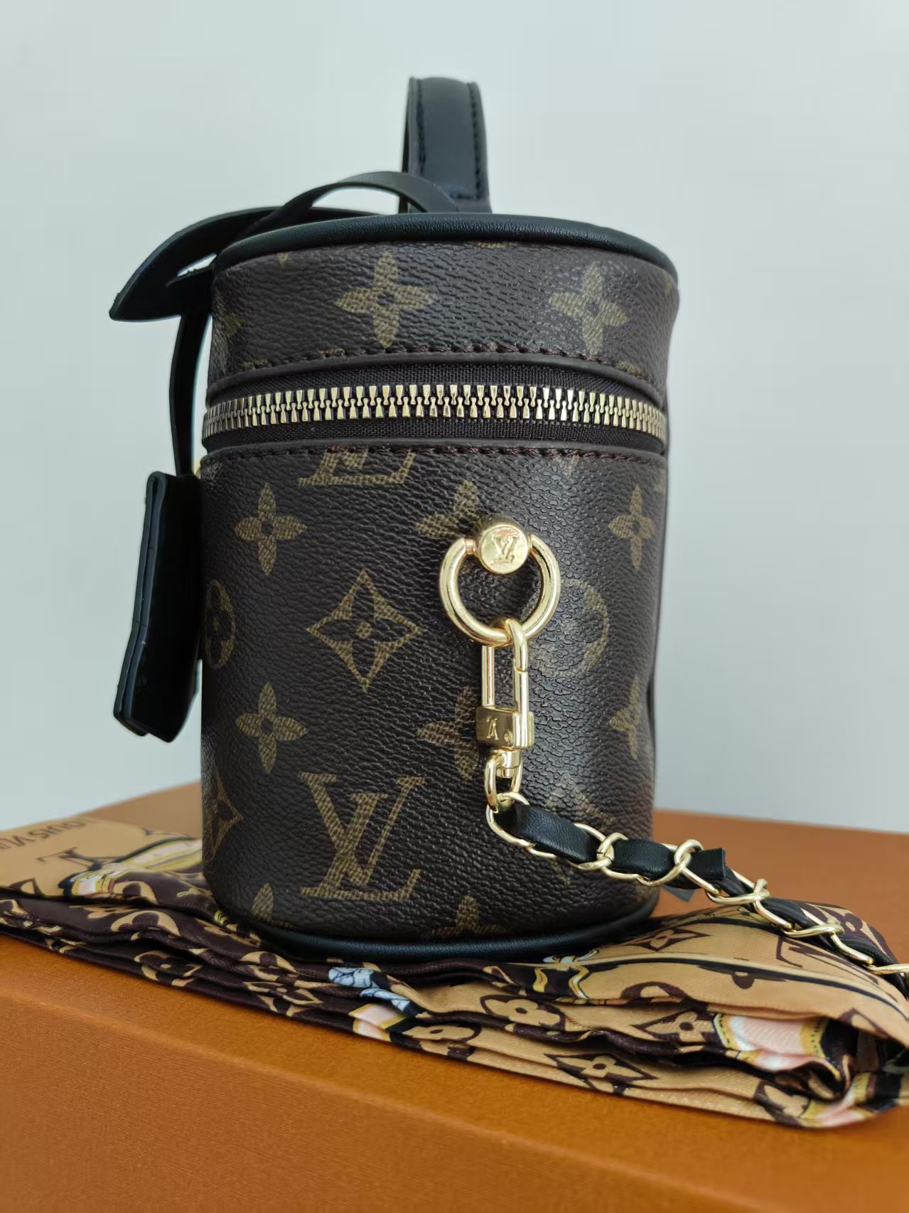 31$ dh LV 31357 Shoulder bag size 19X13X10 cm 91615223210 BY2461 gallery