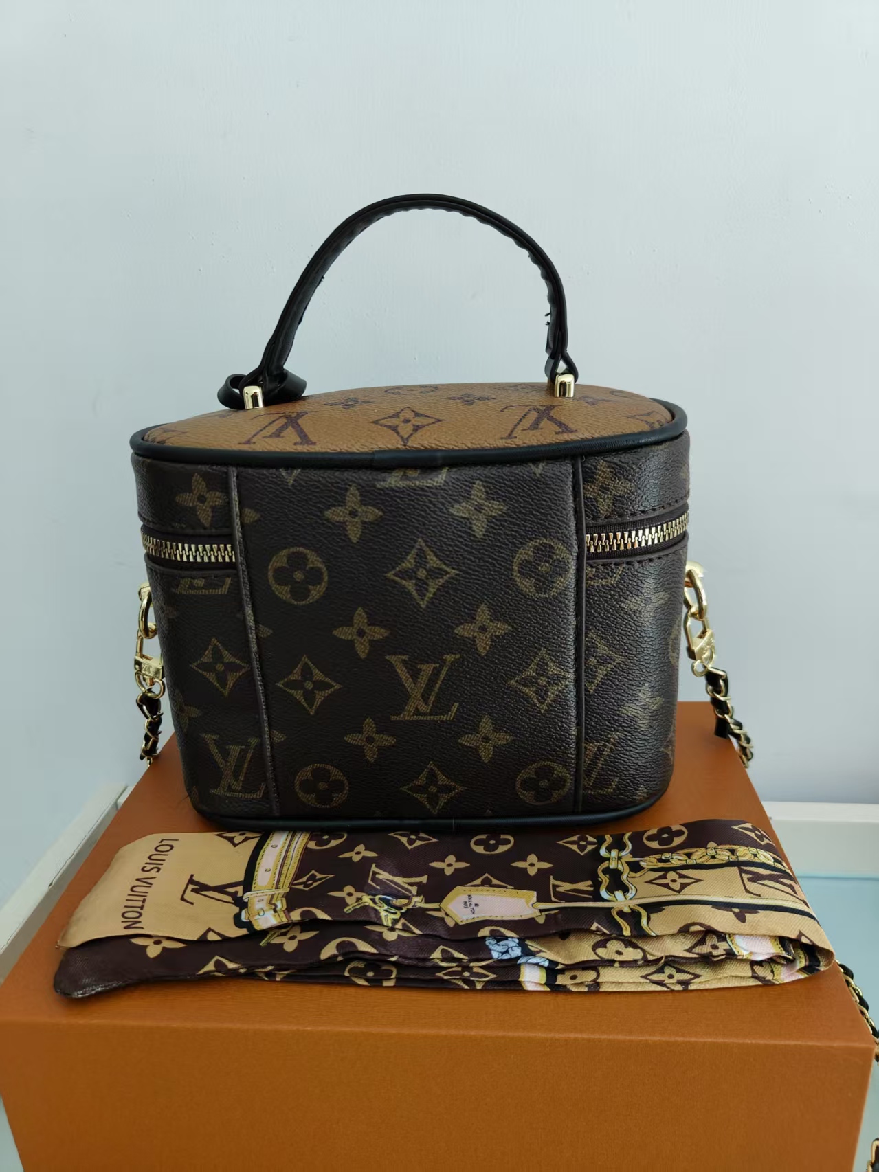 31$ dh LV 31357 Shoulder bag size 19X13X10 cm 91615223210 BY2461 gallery