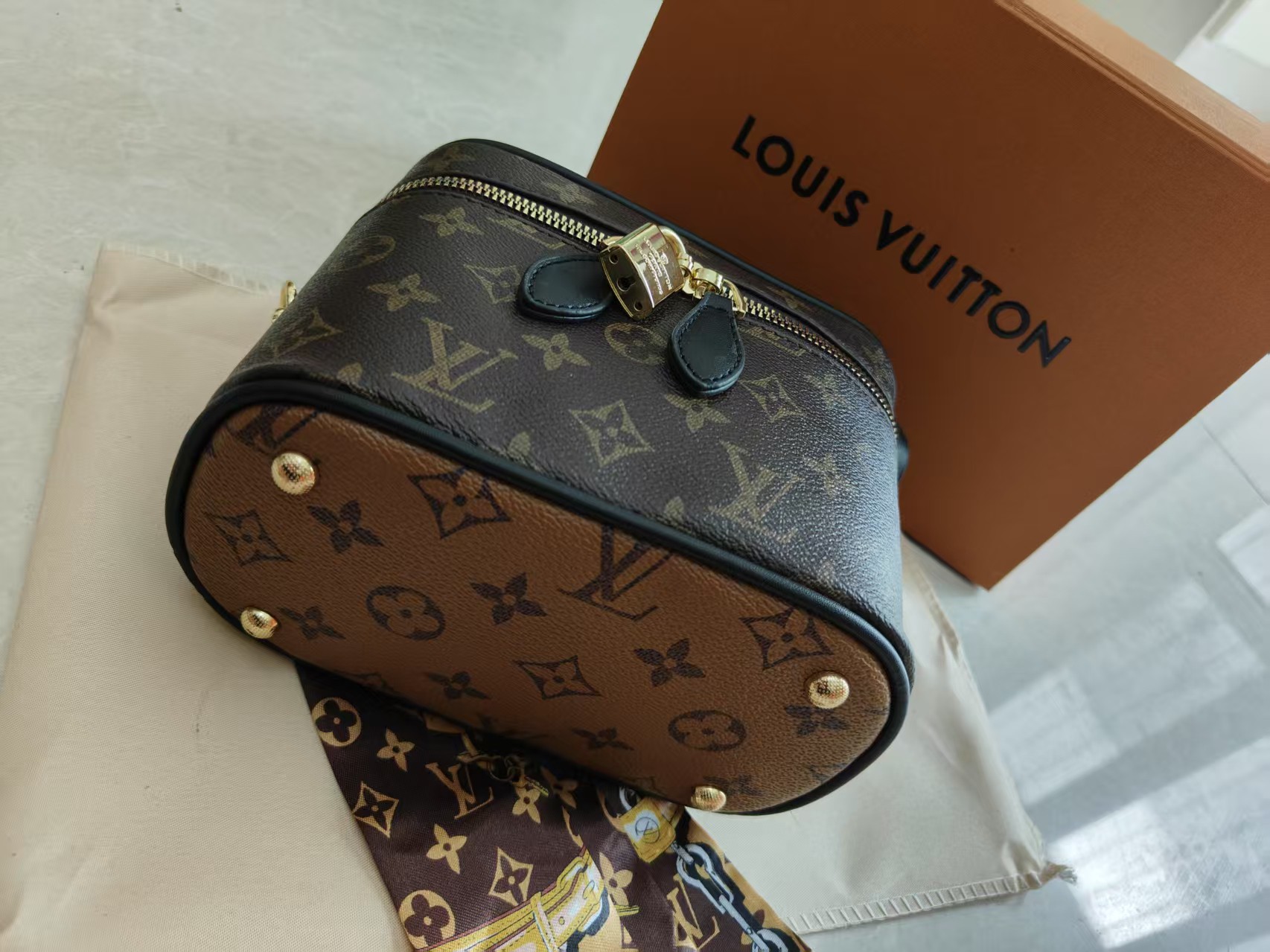 31$ dh LV 31357 Shoulder bag size 19X13X10 cm 91615223210 BY2461 gallery