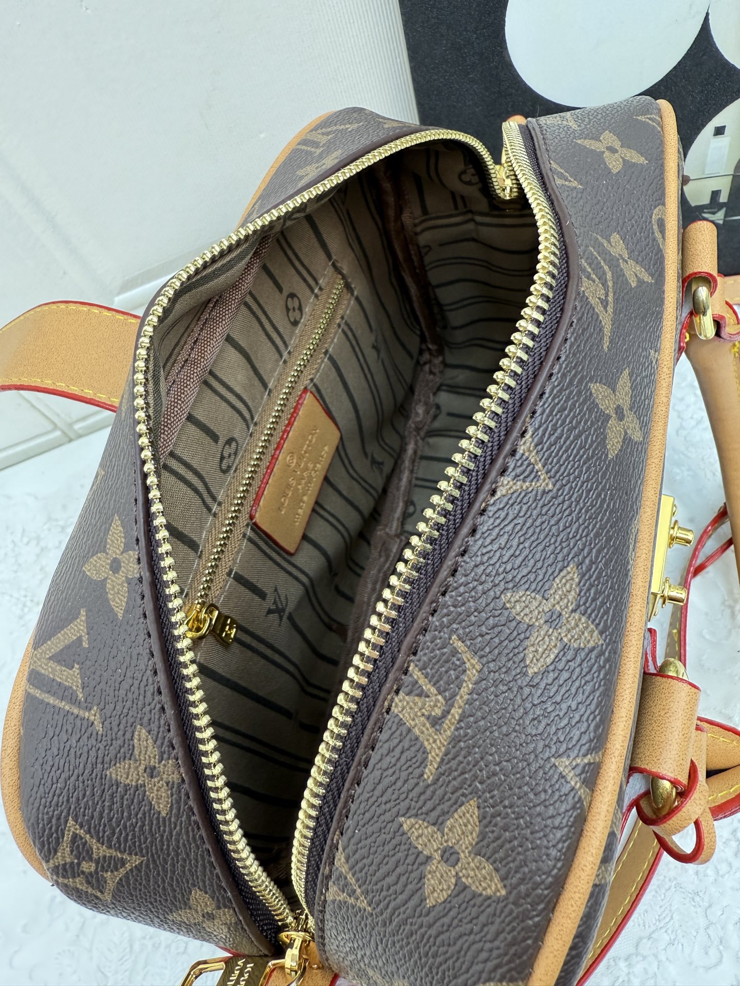 31$ dh LV 6870 Shoulder bag size 24x18x9 cm 91506823117 BY2553 gallery