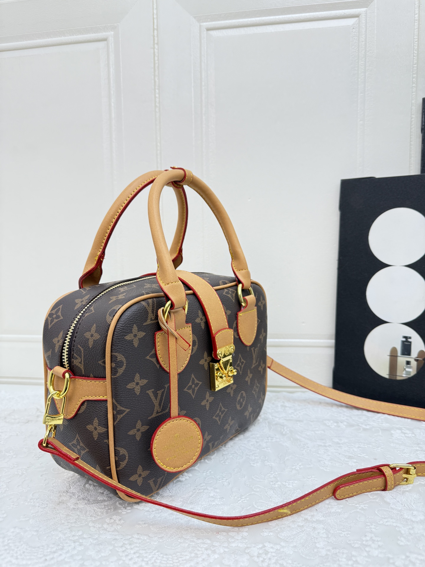 31$ dh LV 6870 Shoulder bag size 24x18x9 cm 91506823117 BY2553 gallery