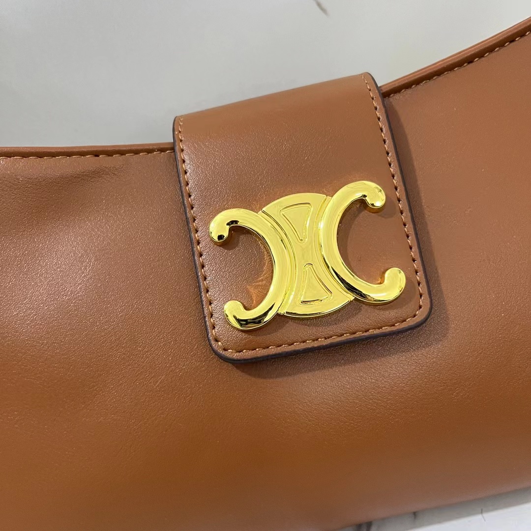 31$ new_dh CELINE_8097 91604822091 QS3B159 gallery