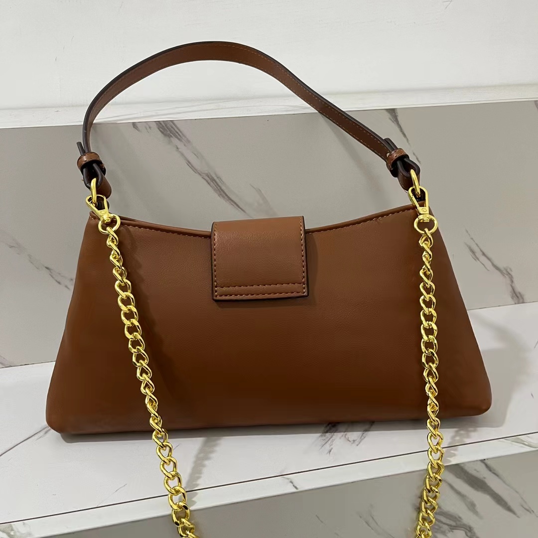 31$ new_dh CELINE_8097 91604822091 QS3B159 gallery