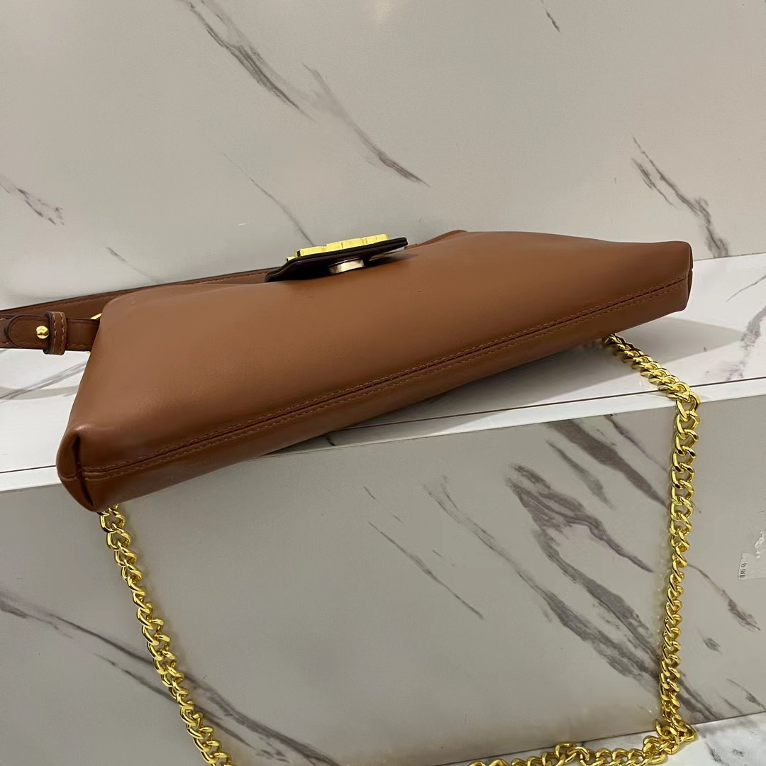31$ new_dh CELINE_8097 91604822091 QS3B159 gallery