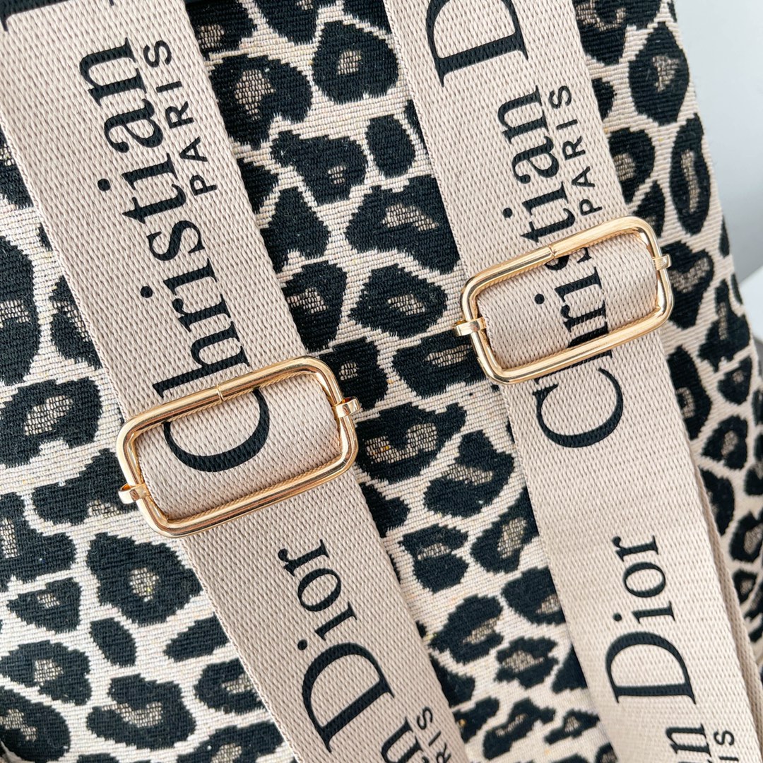 31$ new_dh DIOR 5807 SIZE 31X23X14 CM 70495612999 ZY3B376 gallery