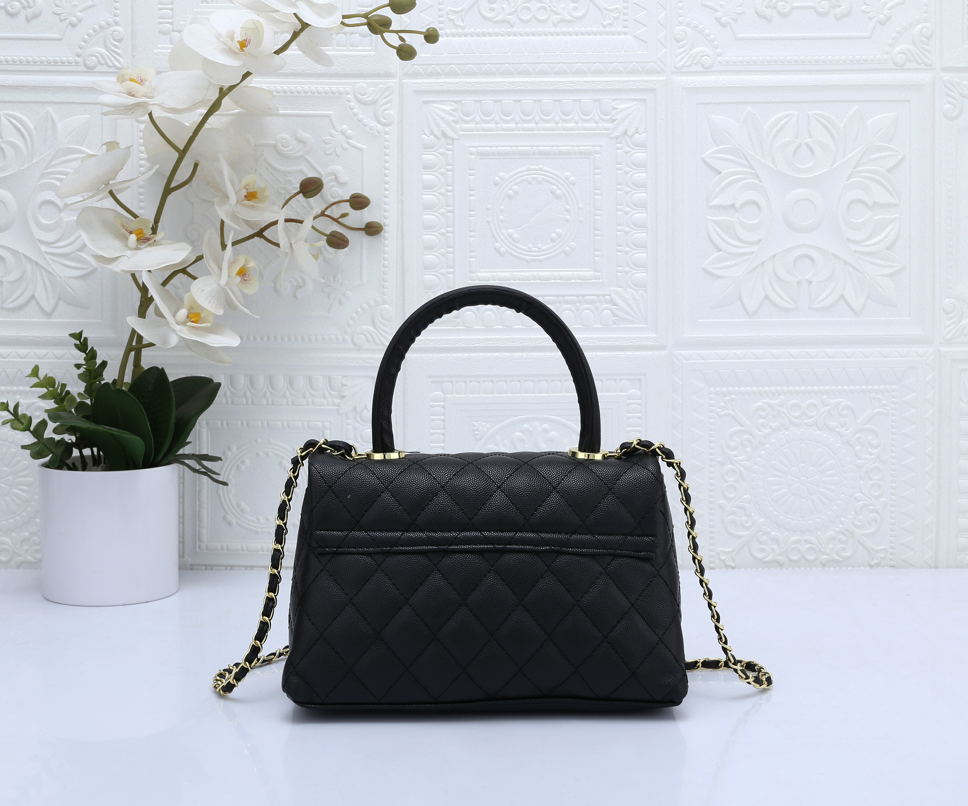 32$ CHANEL Y8005 Shoulder bag size 24x15x9 cm 811260 BR2028 gallery