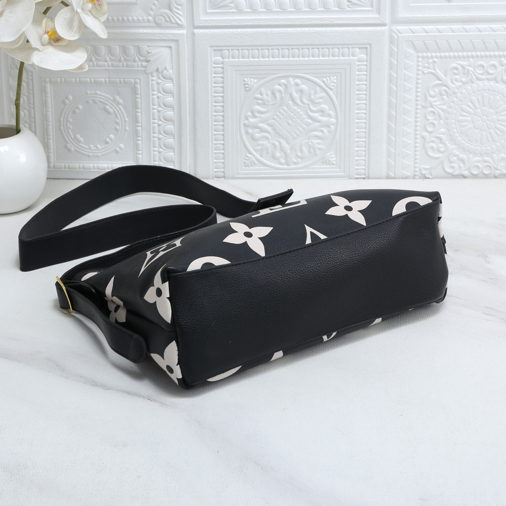32$ LV 6169 Shoulder bag sIze 31X20X11 cm 916220 BR1946 gallery