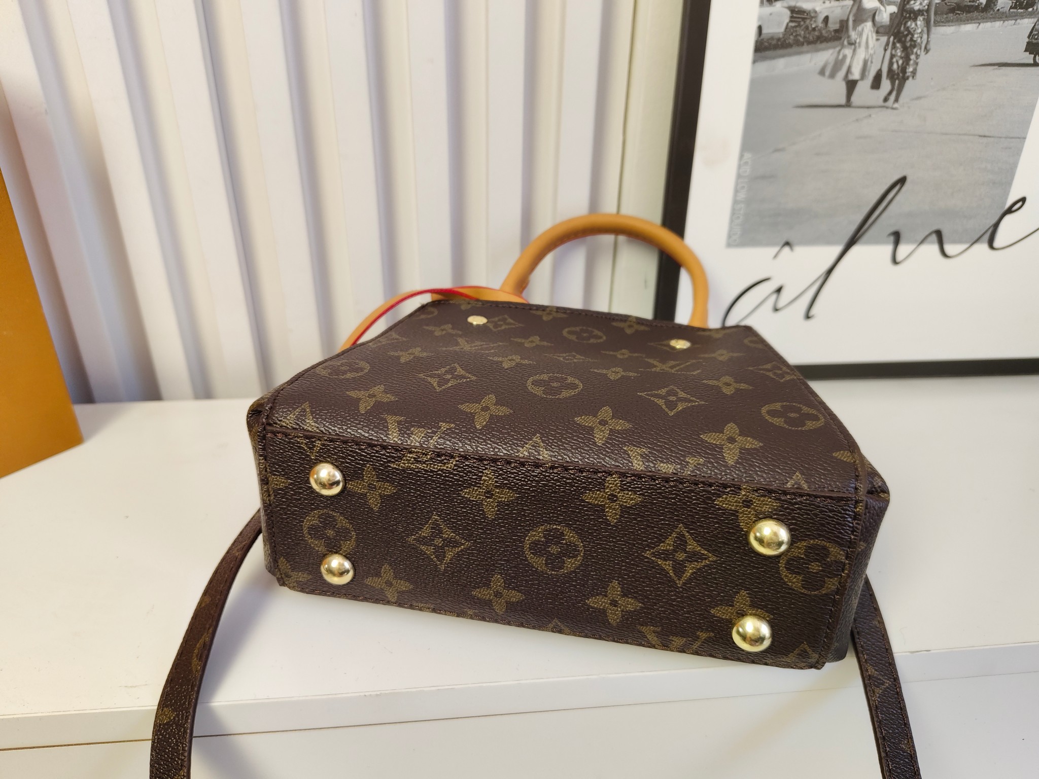 32$ dh LV 8300 Shoulder bag size 20X14X8 cm 61304223224 BY2471 gallery