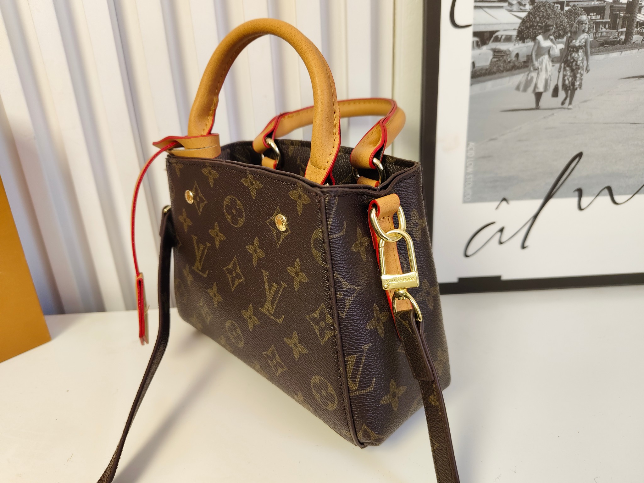 32$ dh LV 8300 Shoulder bag size 20X14X8 cm 61304223224 BY2471 gallery