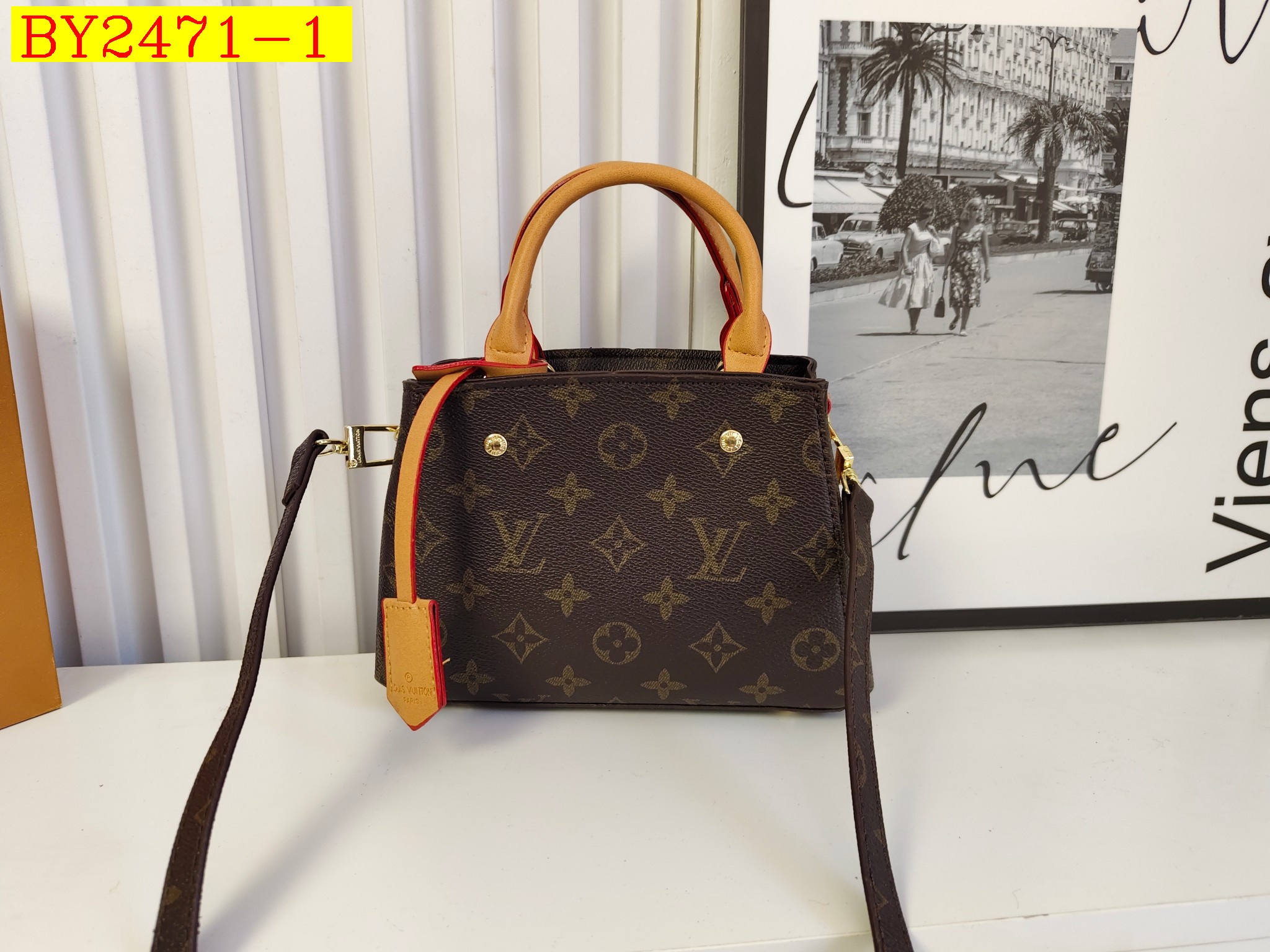 32$ dh LV 8300 Shoulder bag size 20X14X8 cm 61304223224 BY2471 gallery