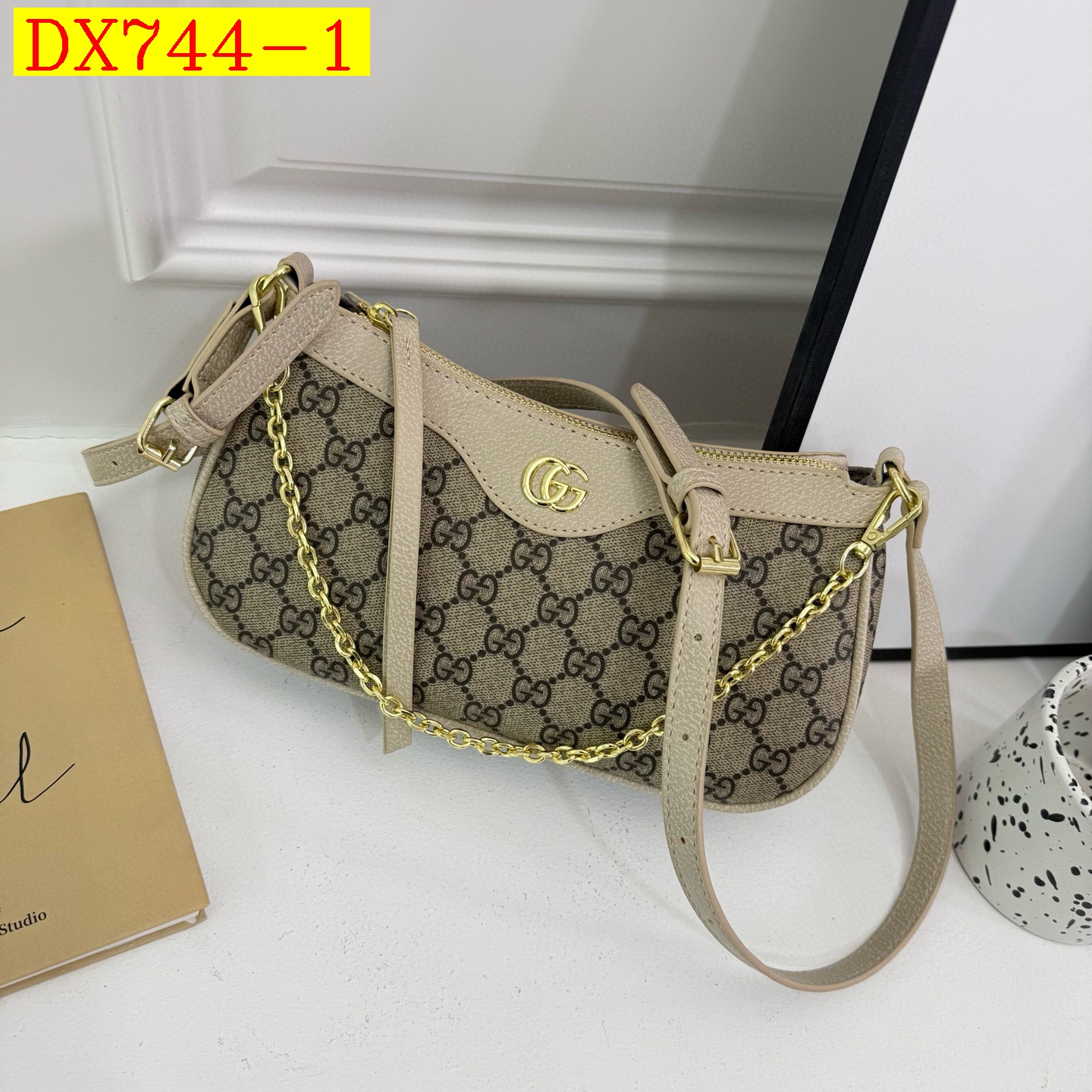 33$ GUCCI 68012 PU Shoulder bag size 25X14X6 cm 010416 DX744 gallery