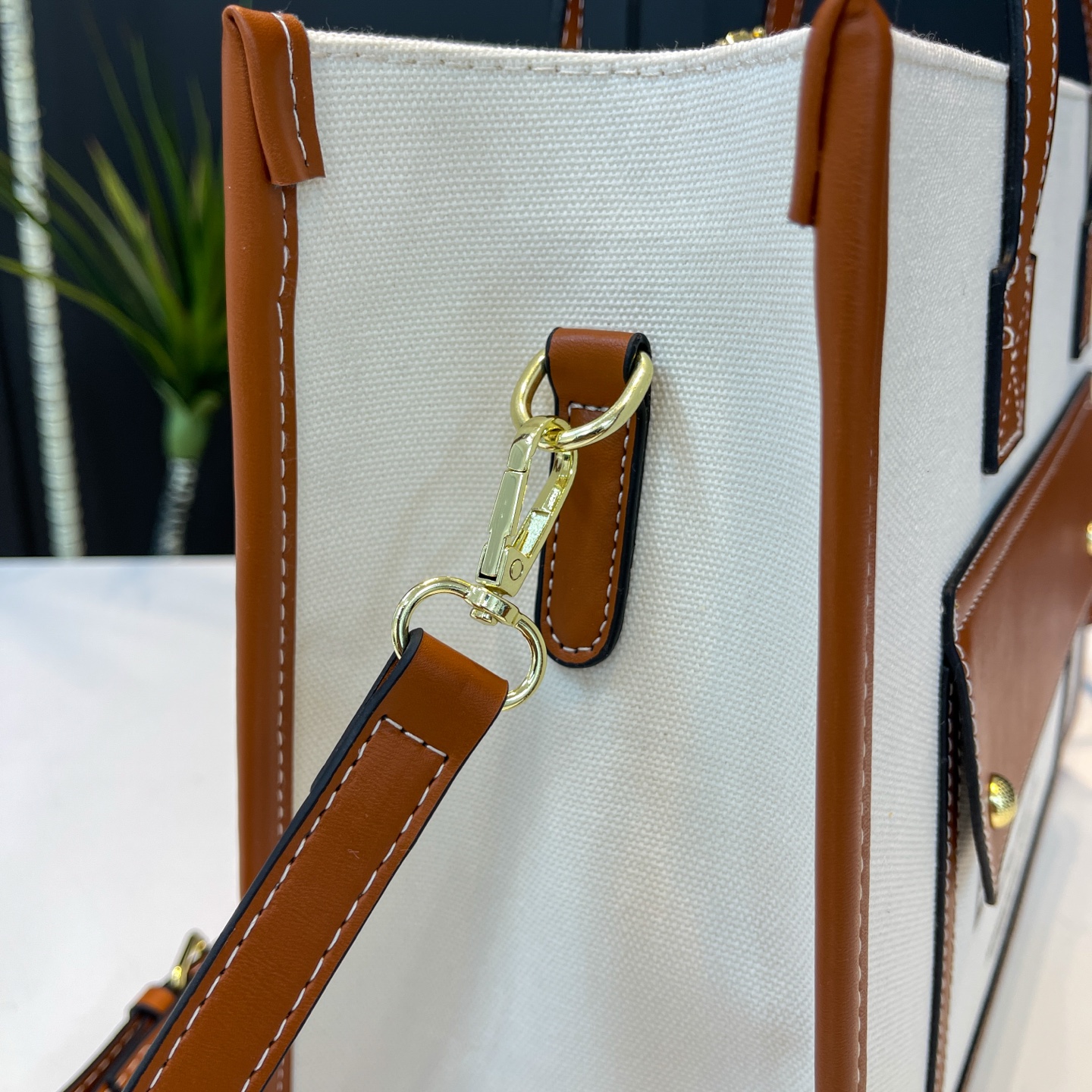 33$ dh BURBERRY 105 Tote bag size 34X25X13 cm 71405023332 BY2395 gallery