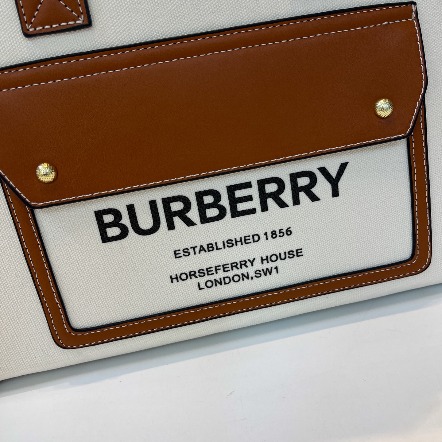33$ dh BURBERRY 105 Tote bag size 34X25X13 cm 71405023332 BY2395 gallery