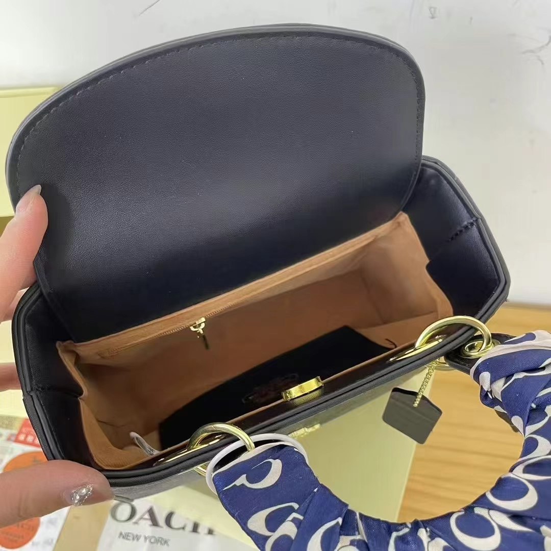 33$ dh COACH 23119 Tote bag size 20X17X10 cm 91536223334 BY2505 gallery