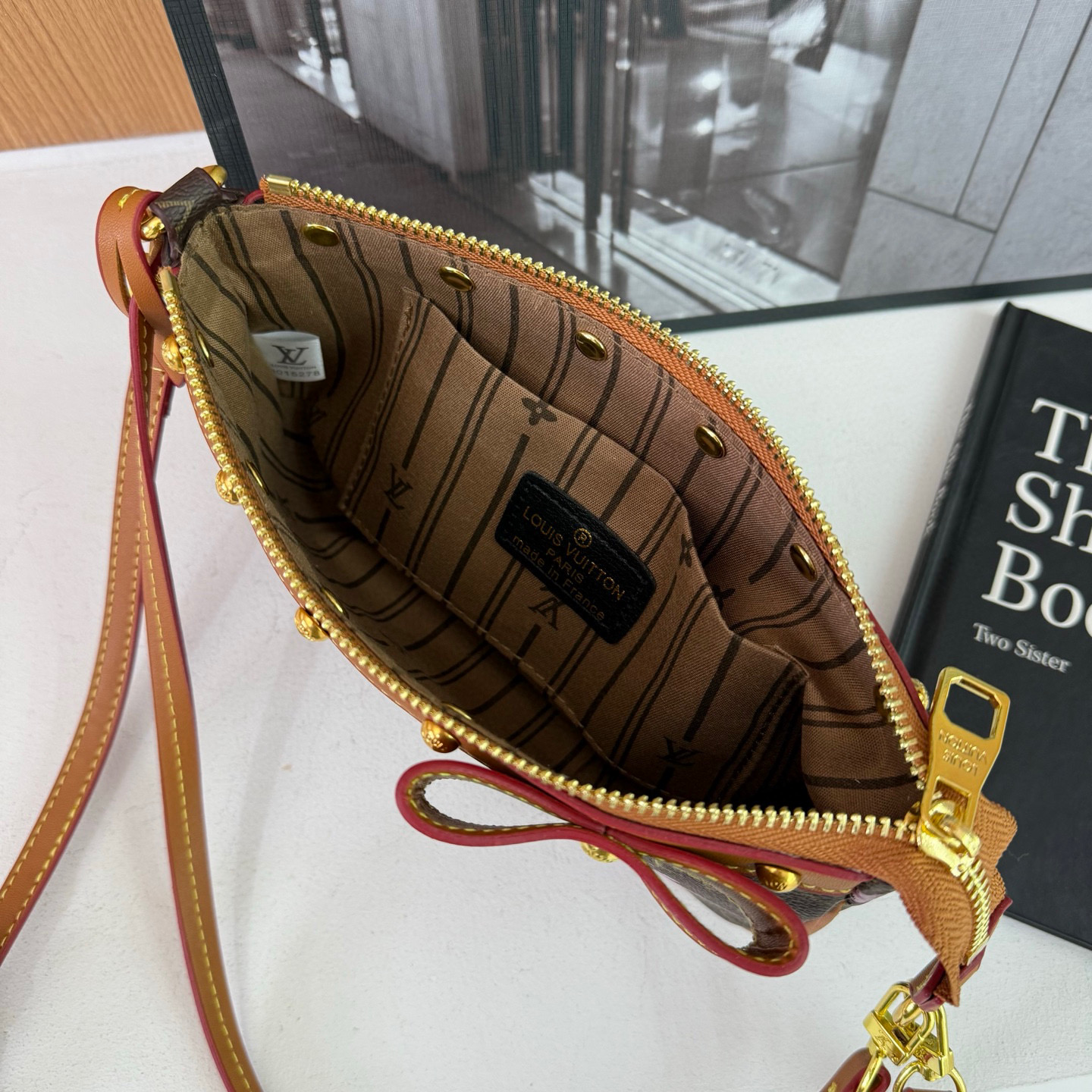 33$ dh LV 6638 Shoulder bag size 21X12X4 cm 51231623331 DX676 gallery