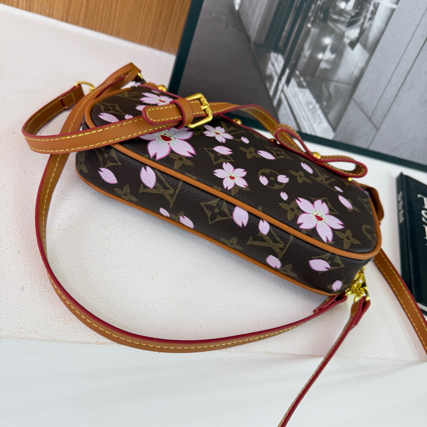 33$ dh LV 6638 Shoulder bag size 21X12X4 cm 51231623331 DX676 gallery