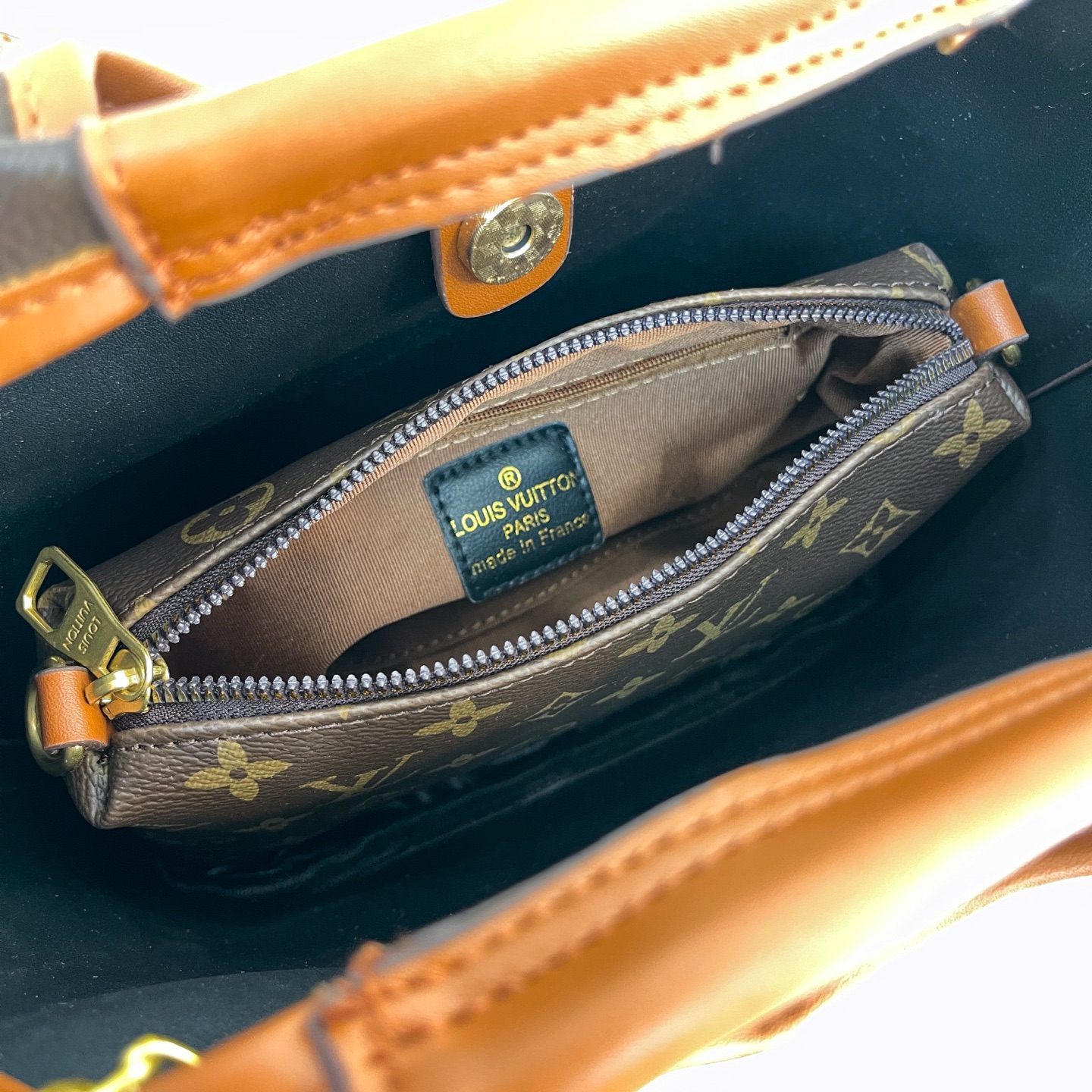 33$ dh LV 7746 Shoulder bag size 28X23X11 cm 91504623332 BY2661 gallery