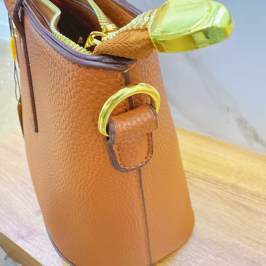 34$ dh FENDI 92025 Tote bag size 36X22X14 cm 61513823441 BY2323 gallery