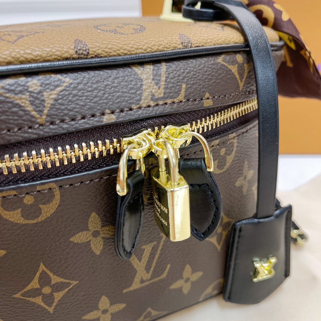 34$ dh LV 45165 Shoulder bag size 19X14X9 cm 91546823440 BY2297 gallery