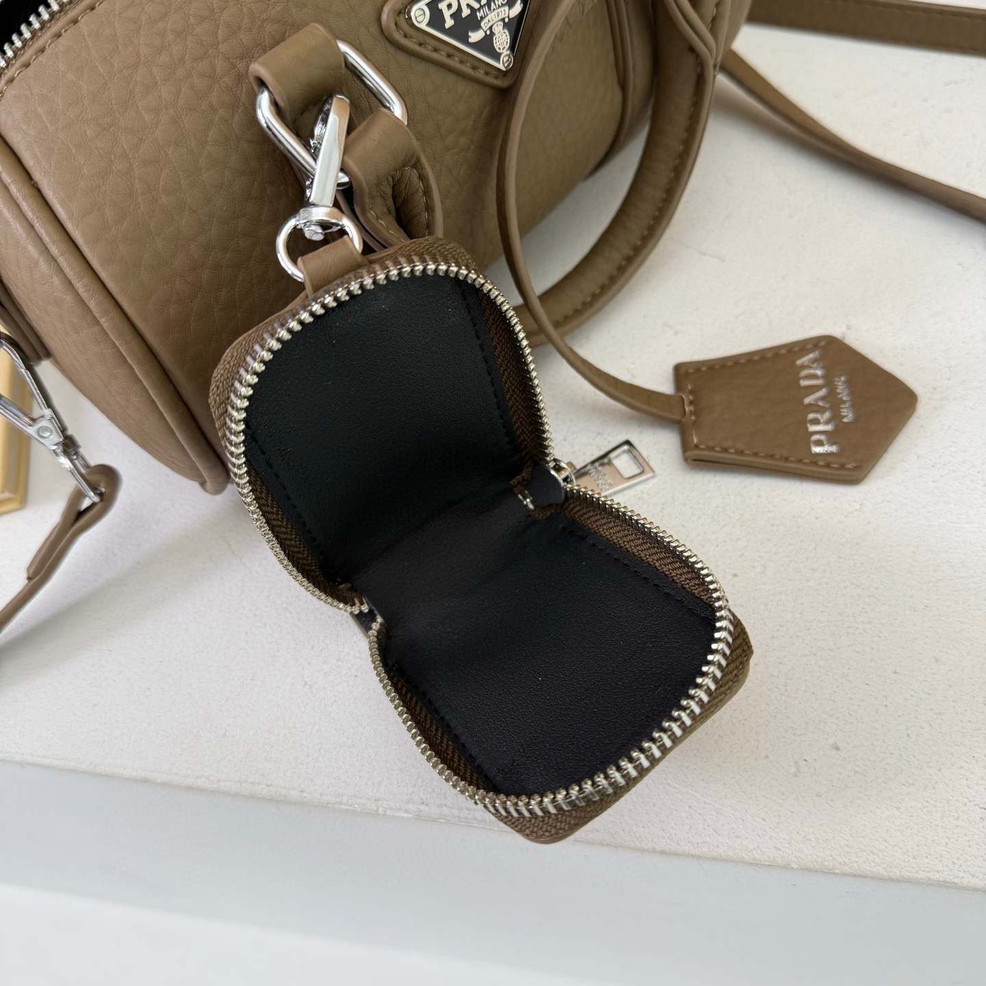 34$ dh PRADA 5909 Shoulder bag size 20X10X10 cm 91635823348 DX678 gallery