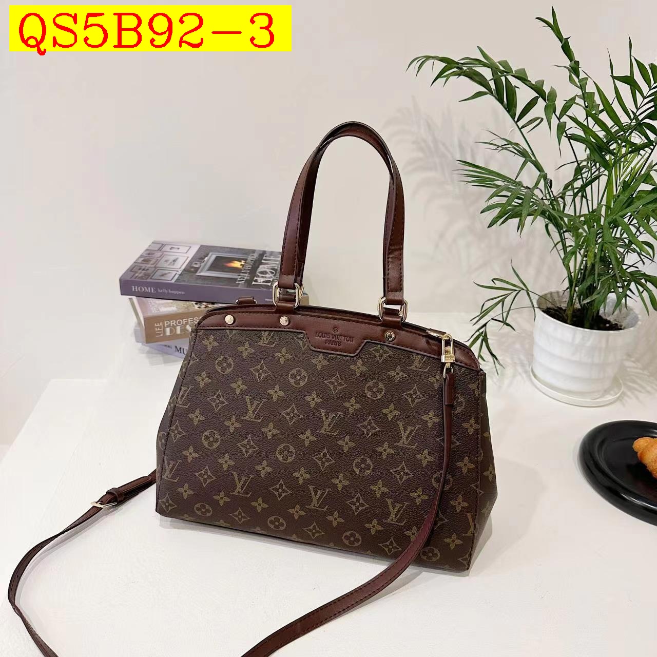 34$ new_dh LV_104432 SIZE 34X25X13 CM 81524623224 QS5B92 gallery
