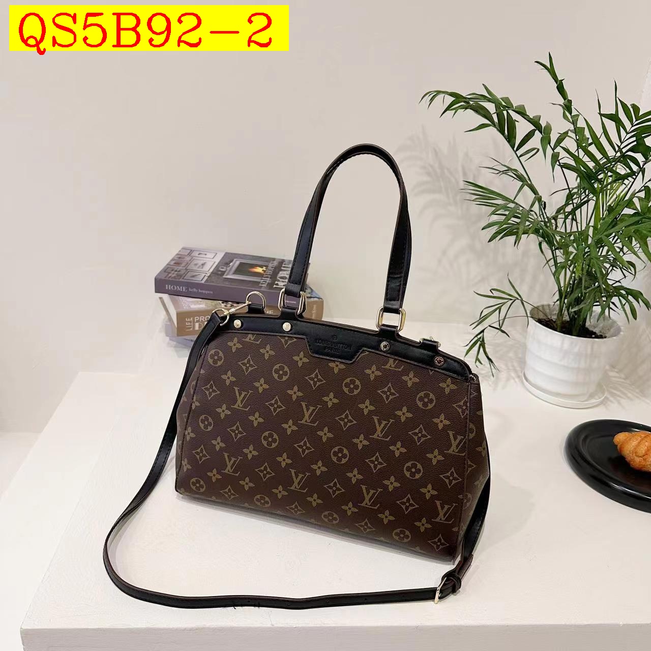 34$ new_dh LV_104432 SIZE 34X25X13 CM 81524623224 QS5B92 gallery