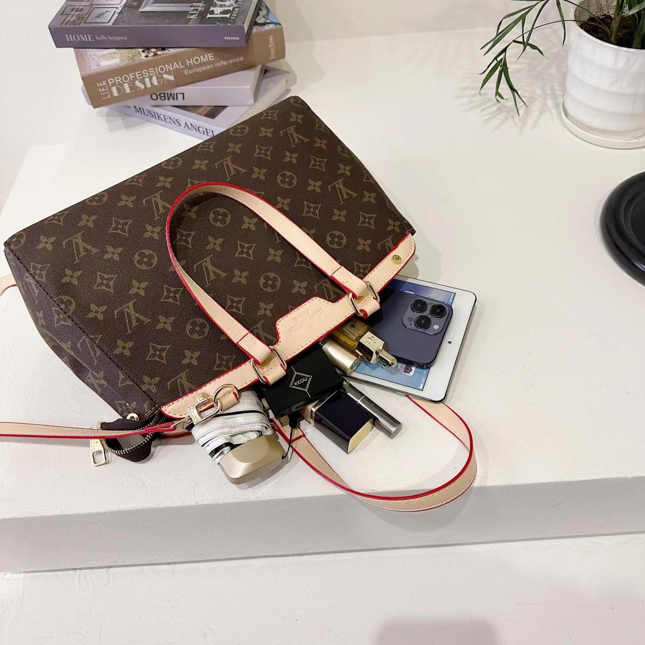 34$ new_dh LV_104432 SIZE 34X25X13 CM 81524623224 QS5B92 gallery