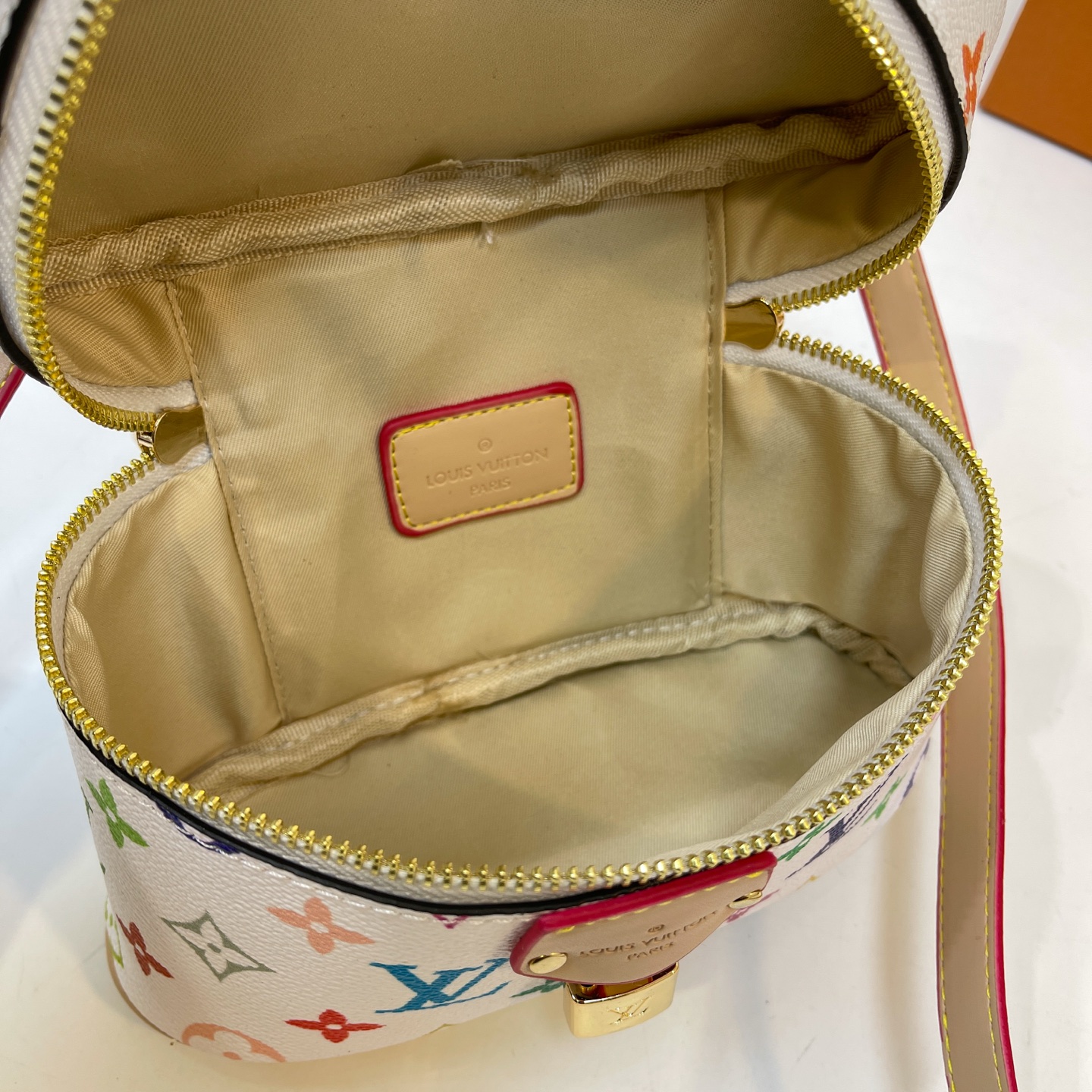 35$ dh LV 13662 Shoulder bag size 20X12X8 cm 91658223458 BY2655 gallery