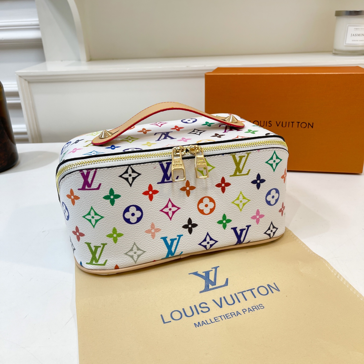 35$ dh LV 8815 Shoulder bag size 25X13X13 cm 41256023457 BY2667 gallery