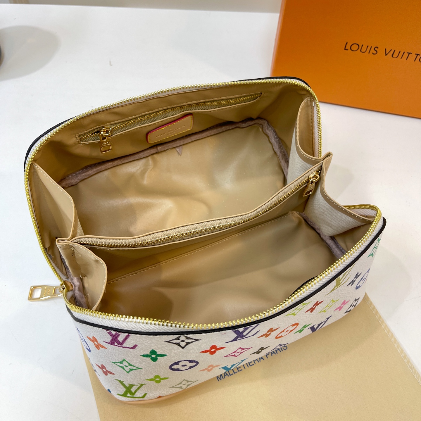 35$ dh LV 8815 Shoulder bag size 25X13X13 cm 41256023457 BY2667 gallery