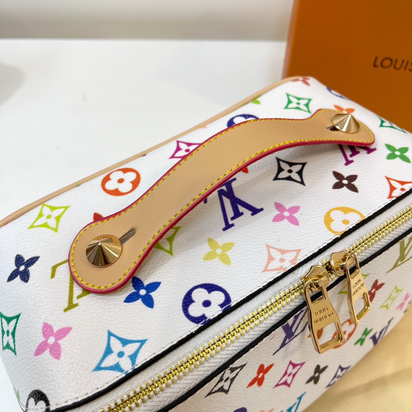35$ dh LV 8815 Shoulder bag size 25X13X13 cm 41256023457 BY2667 gallery