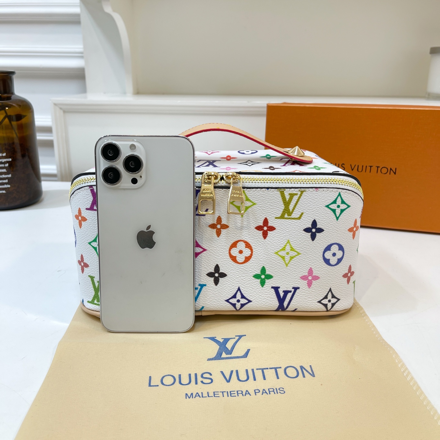 35$ dh LV 8815 Shoulder bag size 25X13X13 cm 41256023457 BY2667 gallery