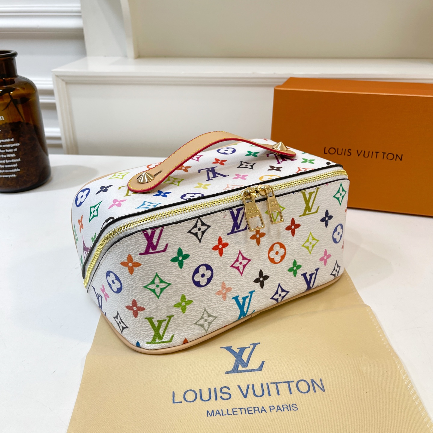 35$ dh LV 8815 Shoulder bag size 25X13X13 cm 41256023457 BY2667 gallery