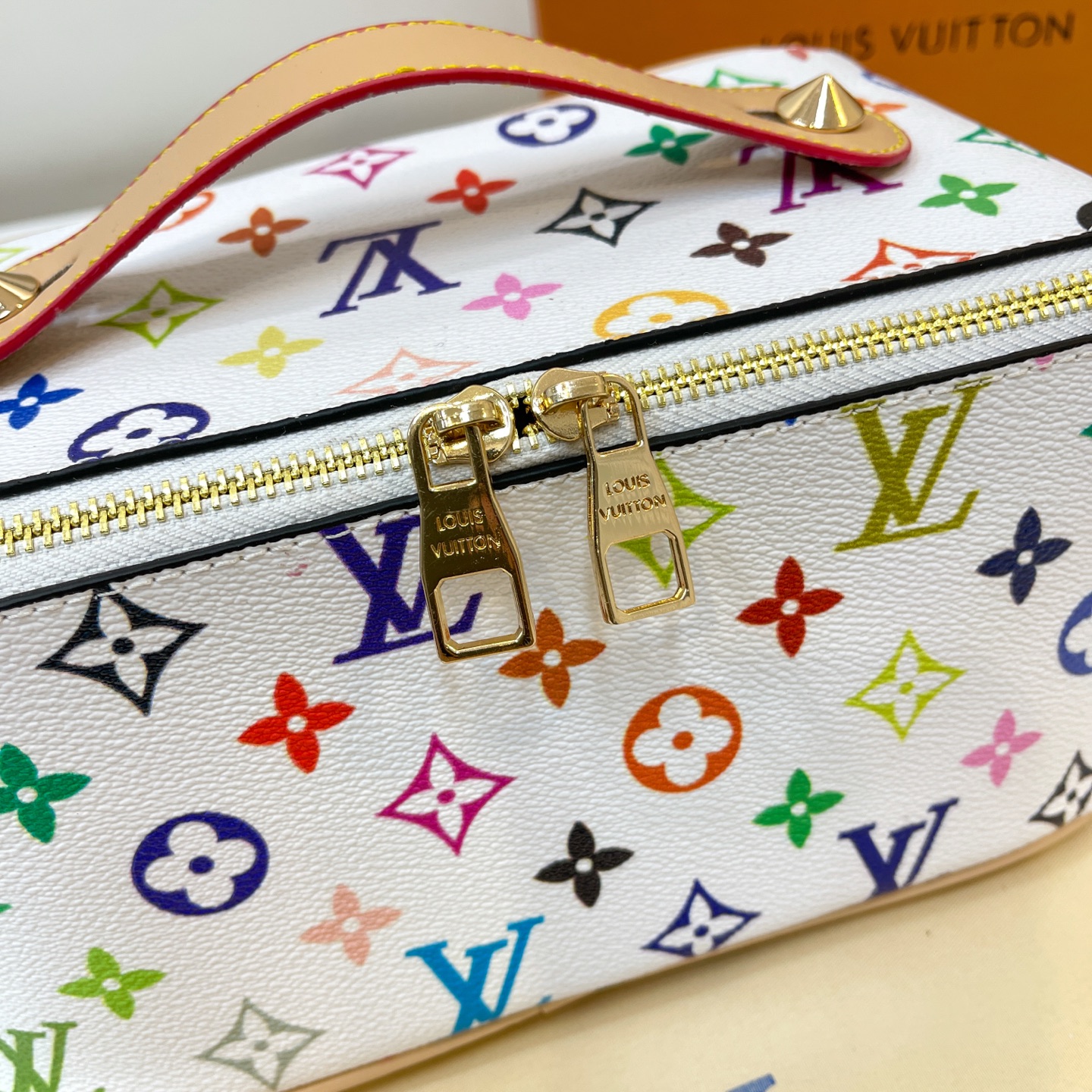 35$ dh LV 8815 Shoulder bag size 25X13X13 cm 41256023457 BY2667 gallery