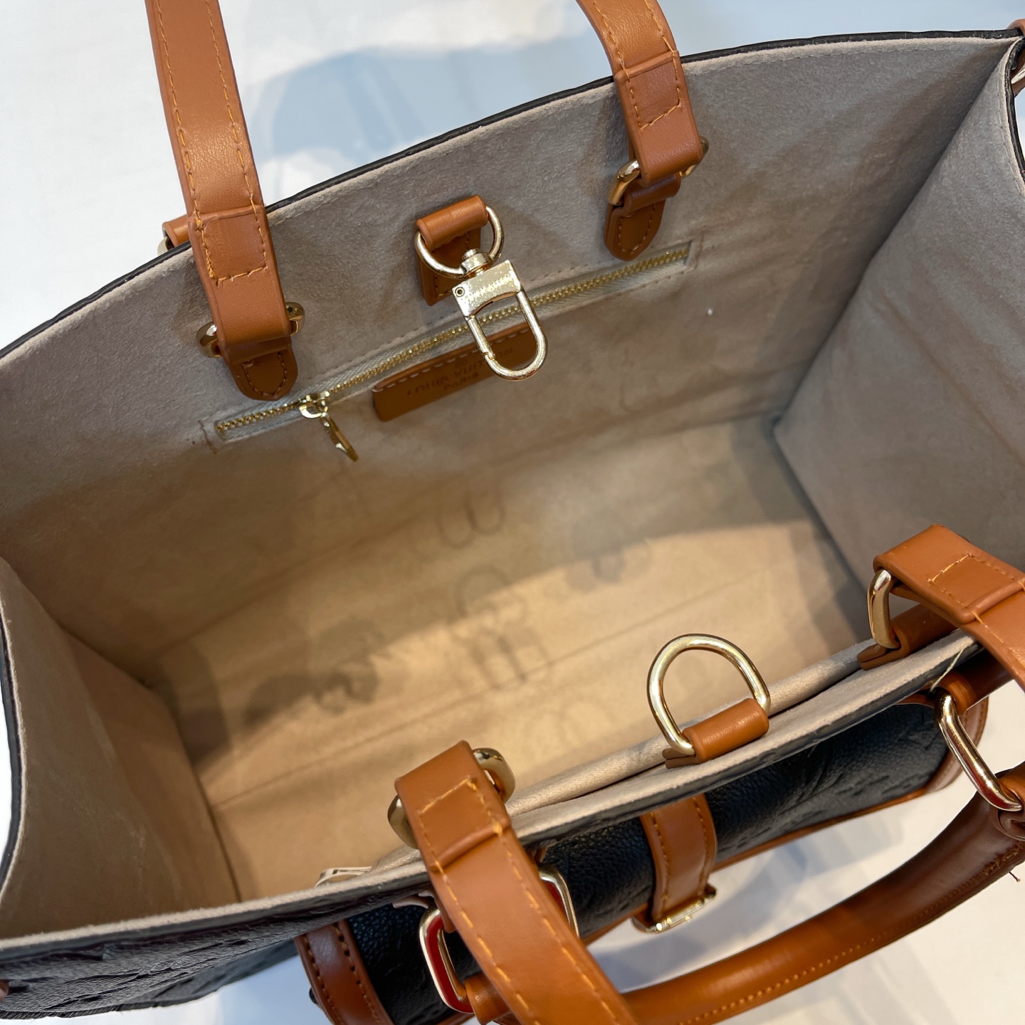 35$ dh LV 9716 Shoulder bag size 32X25X13 cm 71438623458 BY2303 gallery