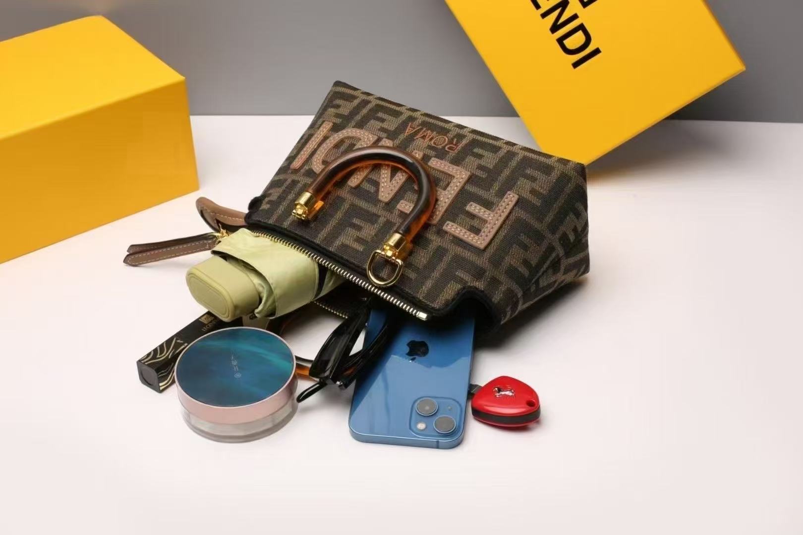 36$ FENDI 3646 Shoulder bag size 22X10X15 cm 814650 BR1716 gallery