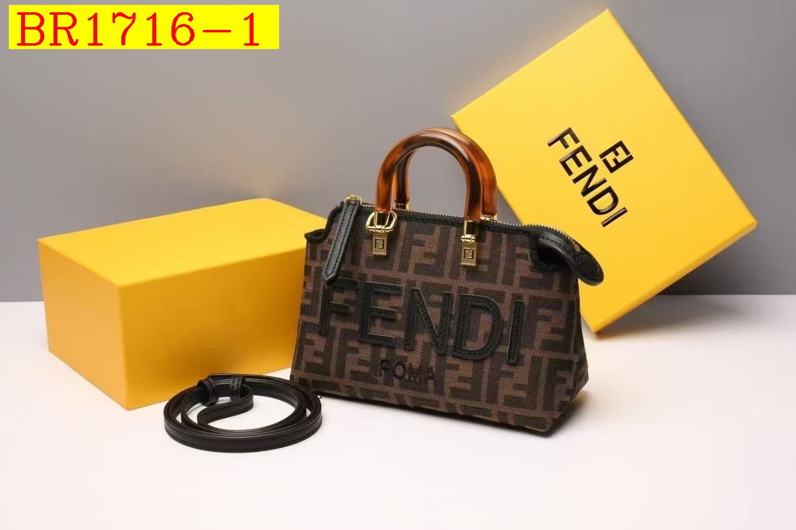 36$ FENDI 3646 Shoulder bag size 22X10X15 cm 814650 BR1716 gallery