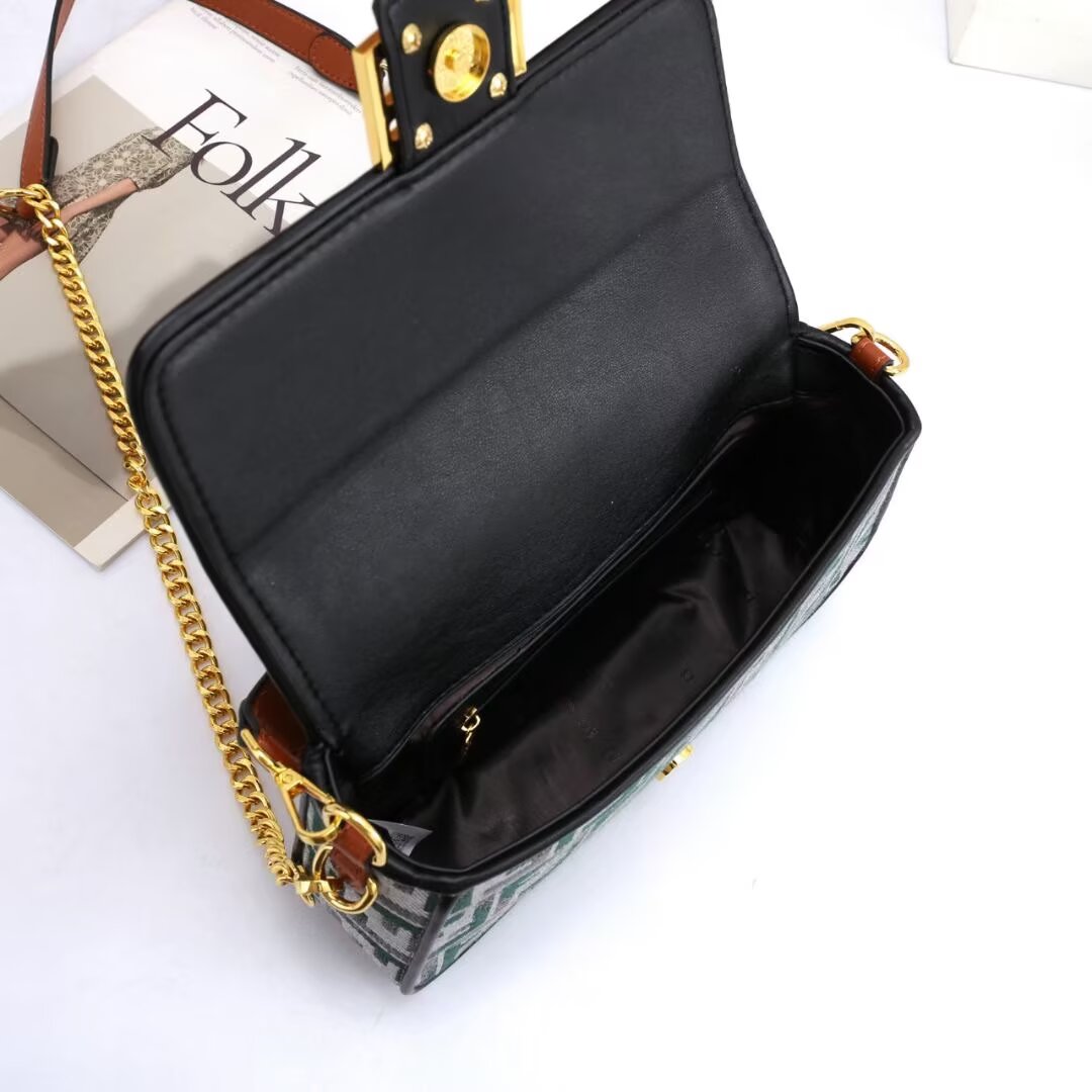 36$ FENDI 5631 Shoulder bag 311770 BR1800 gallery