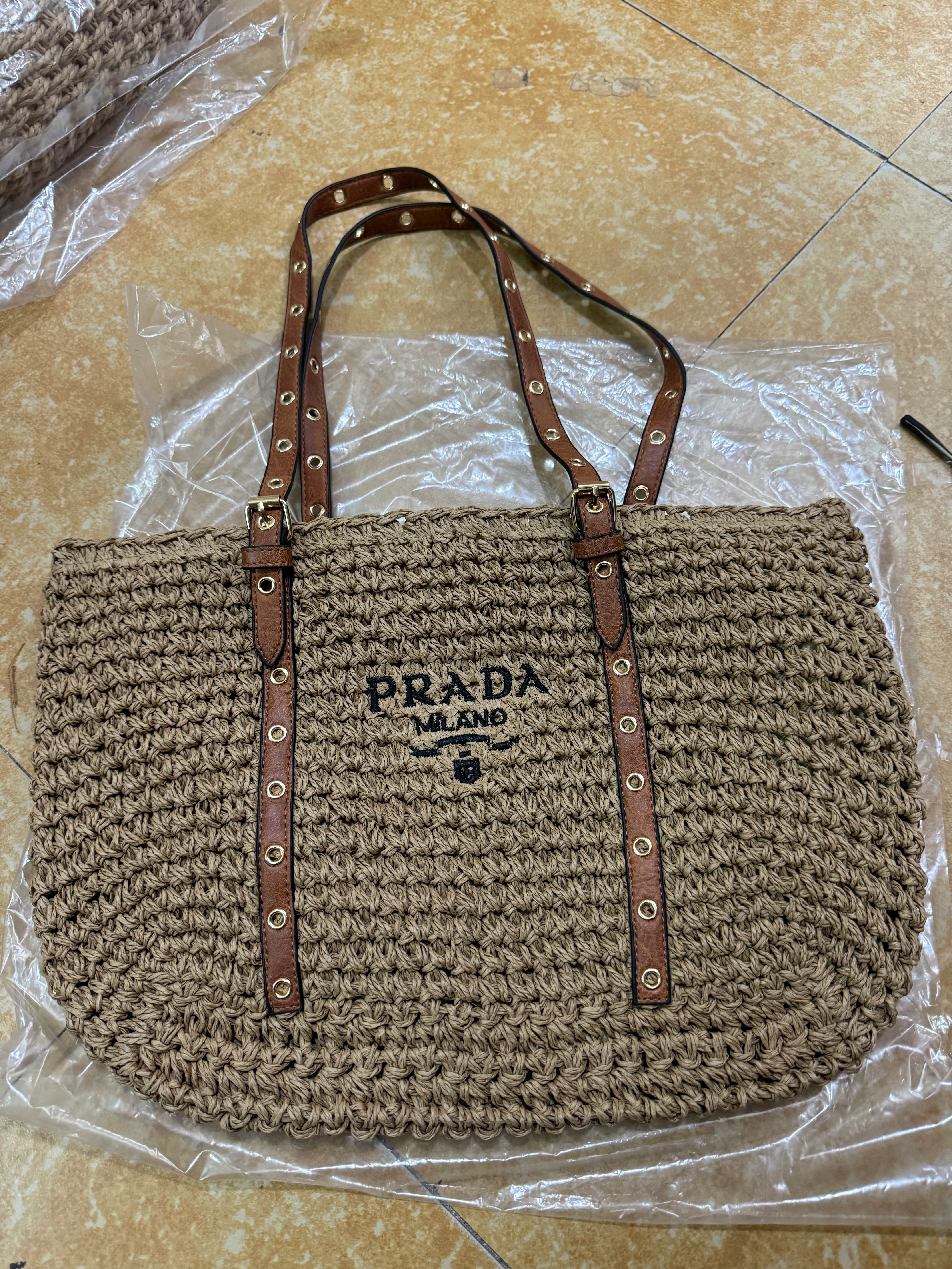 36$ PRADA 046 Shoulder bag size 43X28 cm 815350 BR2142 gallery