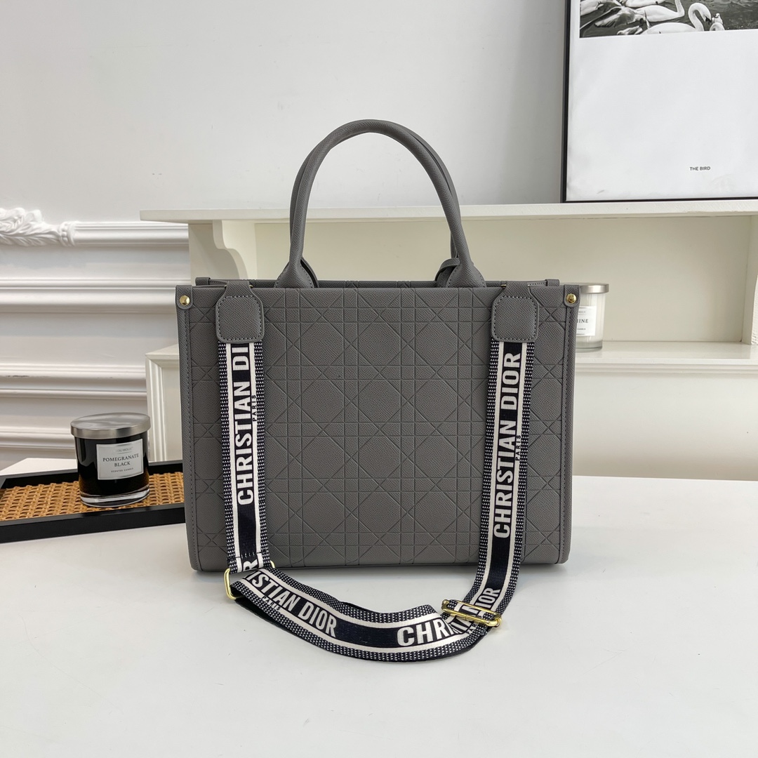36$ dh DIOR 90254 Tote bag size 35X27X10 cm 51827423561 BY2649 gallery