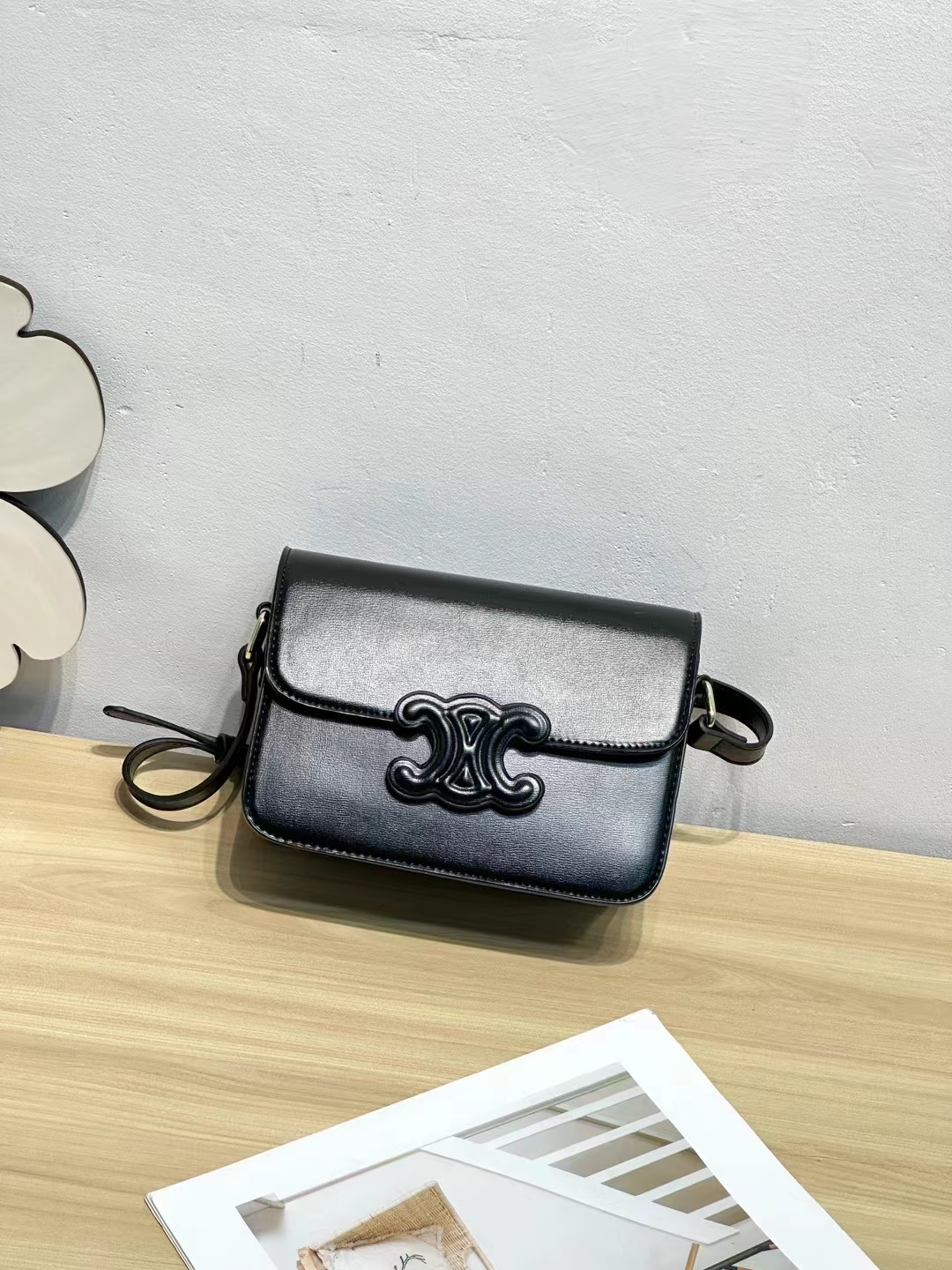 36$ new_dh CELINE_6888 SIZE 19X7X16 CM 51261023347 XR8B67 gallery