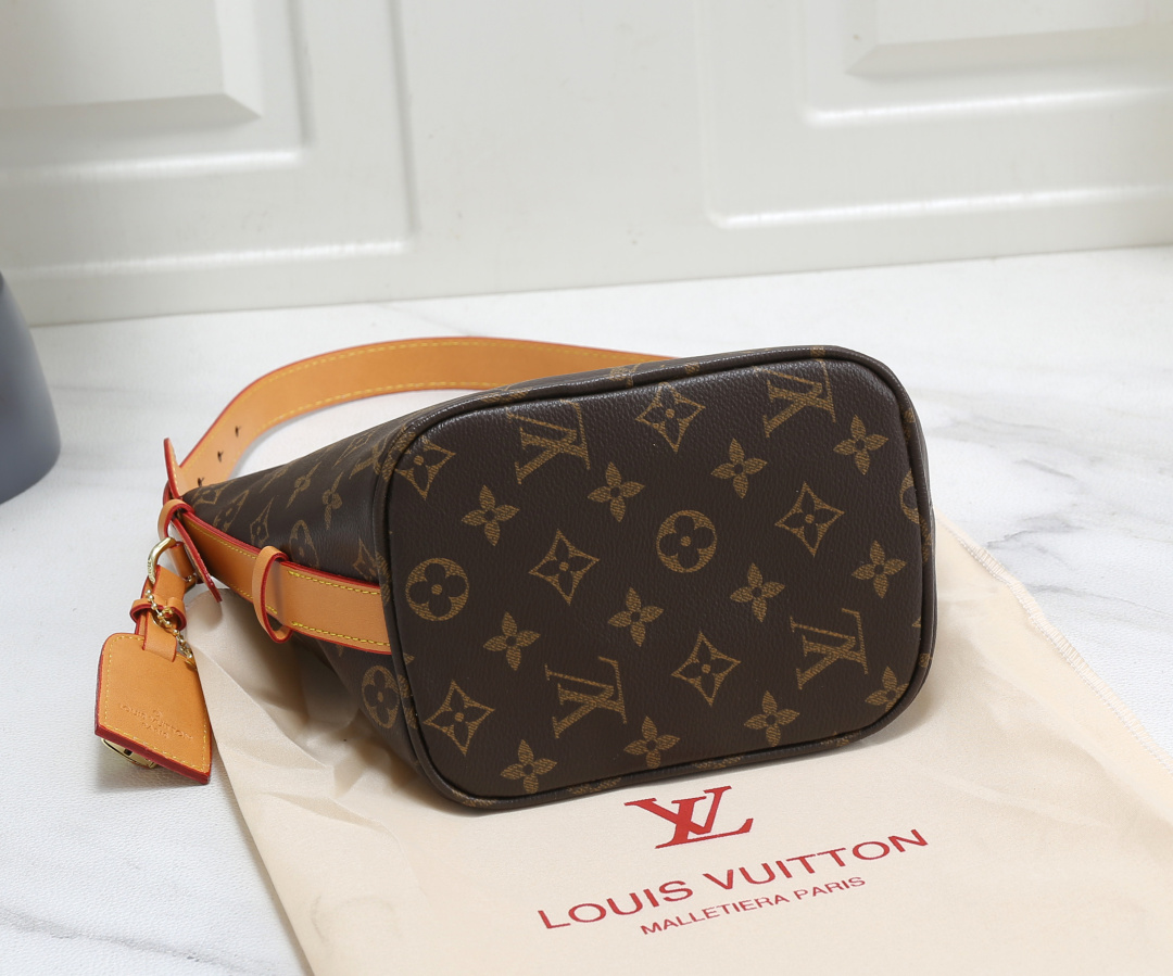 37$ LV 008 Tote bag size 26X12X19 cm 516630 BR1910 gallery