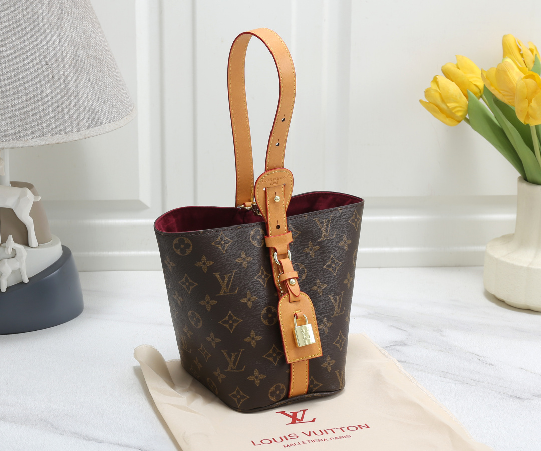 37$ LV 008 Tote bag size 26X12X19 cm 516630 BR1910 gallery