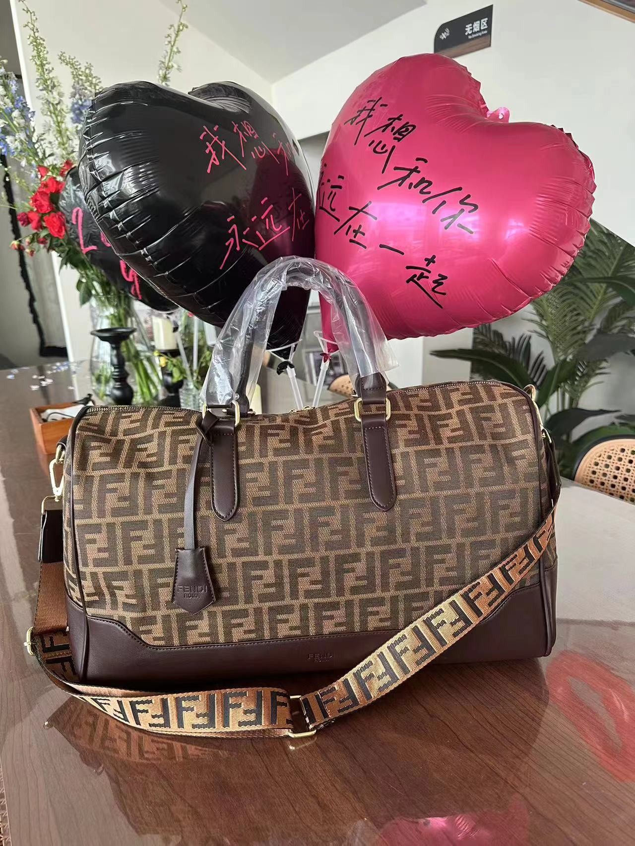 37$ dh FENDI 9529 Travelling bag size 45X27X18 cm 91526423577 BY2613 gallery