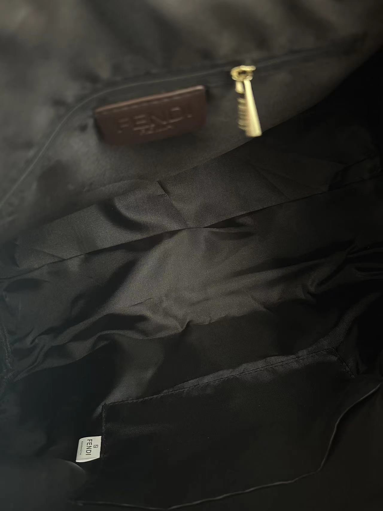 37$ dh FENDI 9529 Travelling bag size 45X27X18 cm 91526423577 BY2613 gallery