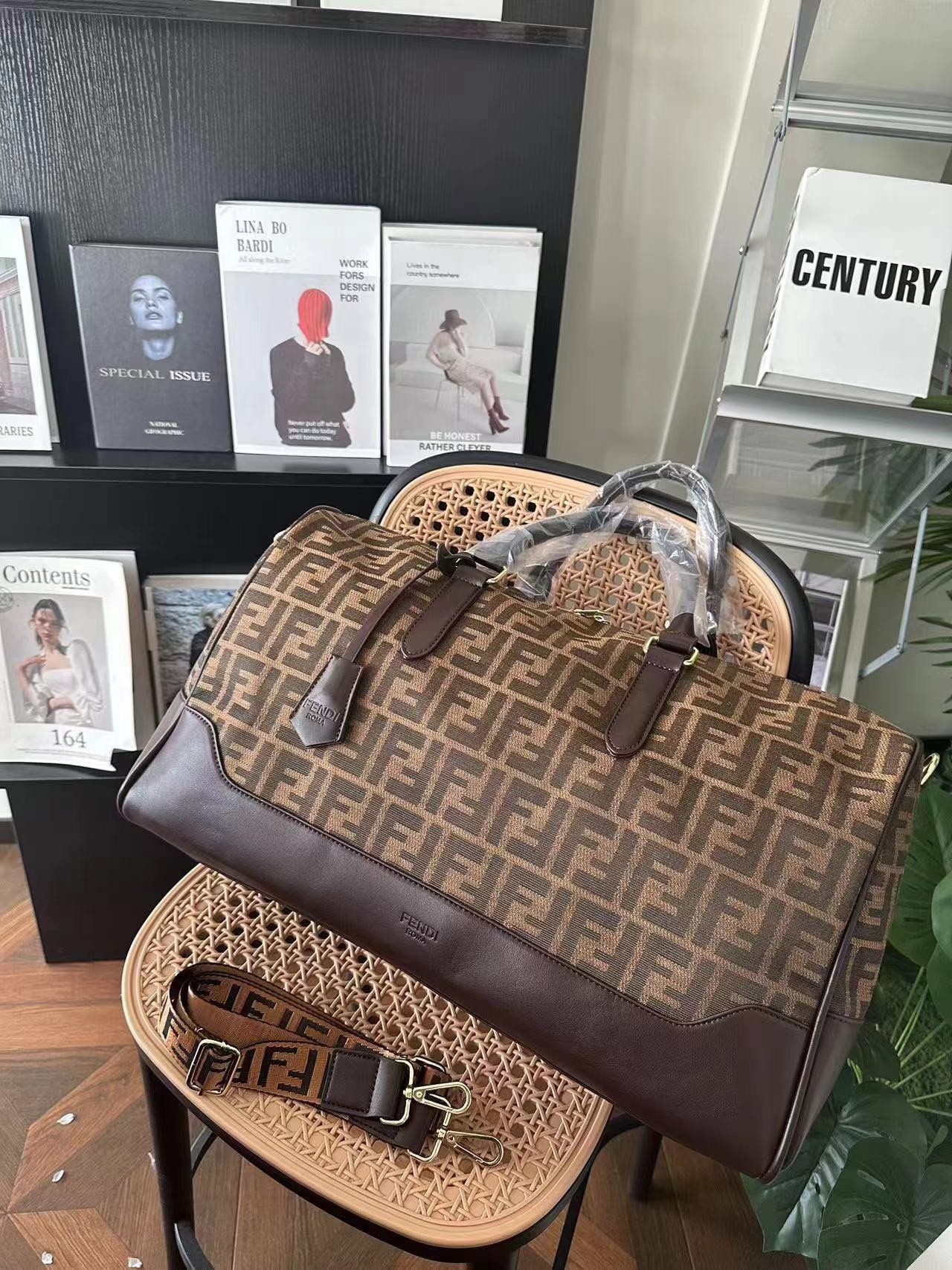 37$ dh FENDI 9529 Travelling bag size 45X27X18 cm 91526423577 BY2613 gallery