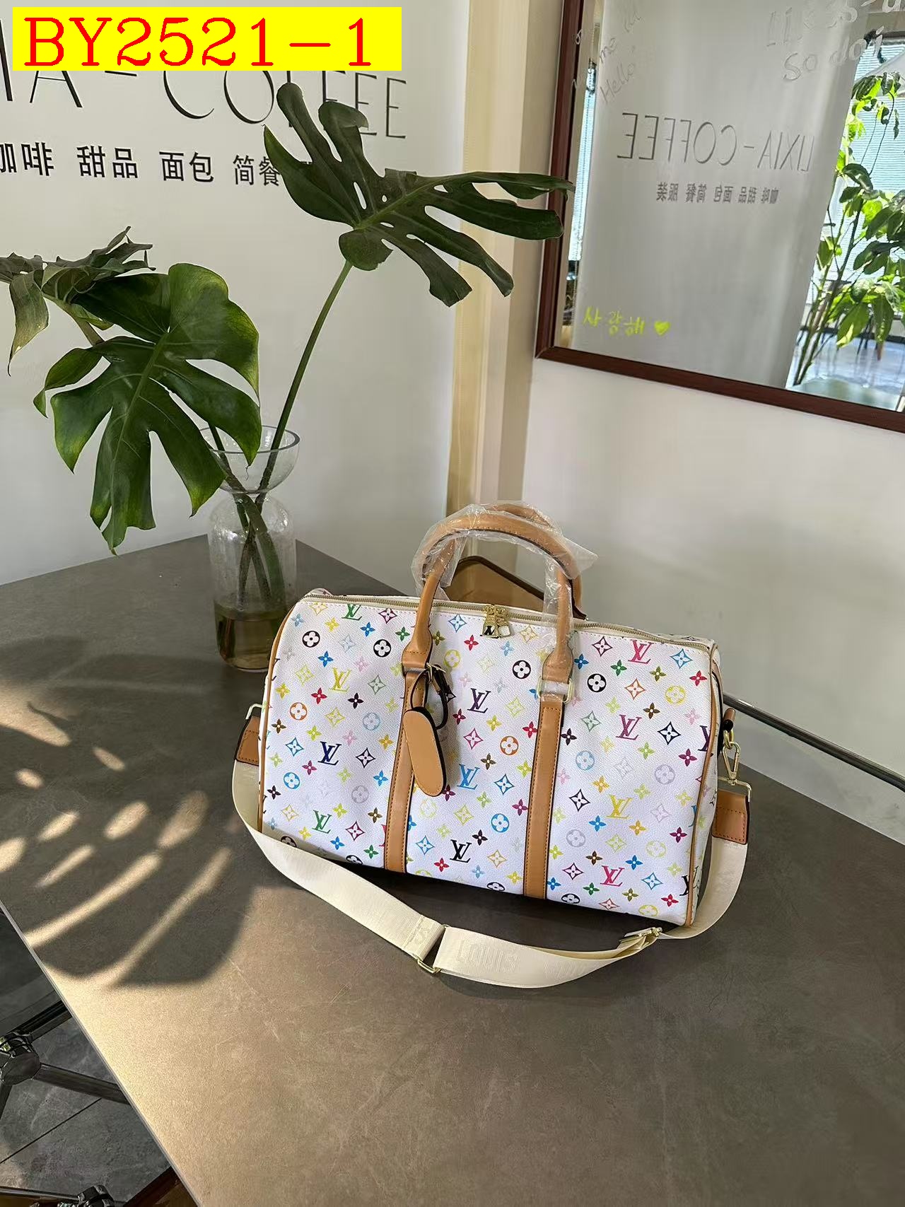 37$ dh LV 34513 Travelling bag size 45X29X18 cm 51429623578 BY2521 gallery