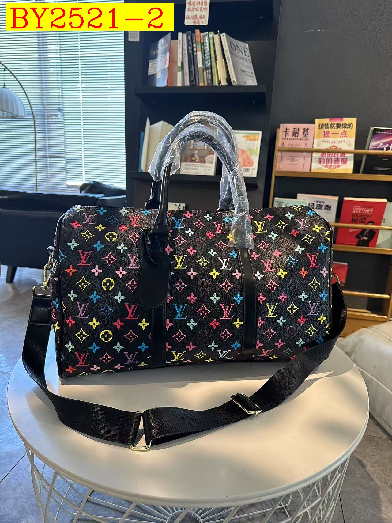 37$ dh LV 34513 Travelling bag size 45X29X18 cm 51429623578 BY2521 gallery
