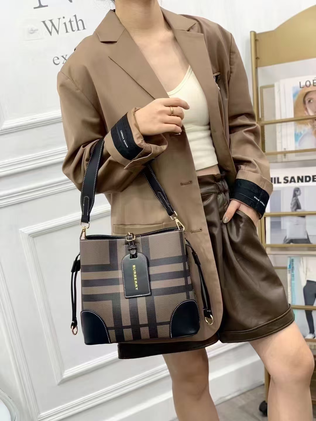 38$ BURBERRY 8020 Tote bag size 24x13x22 cm 015700 BR1954 gallery